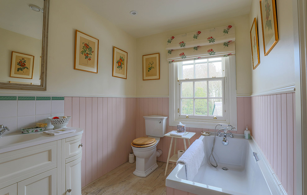 Riddell House luxury 'rose' bedroom ensuite bathroom